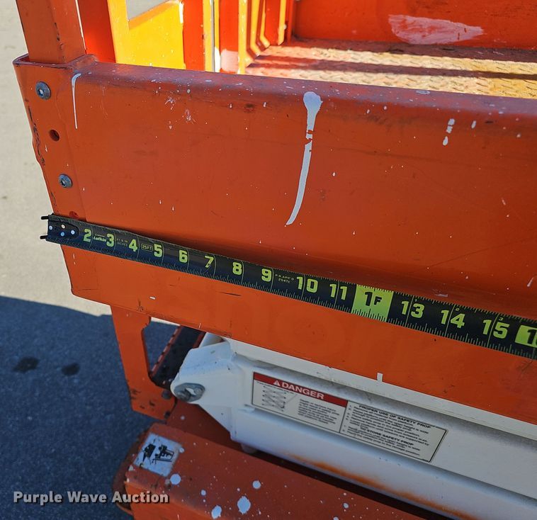 image for item DV0134 2017 Snorkel S3219E scissor lift