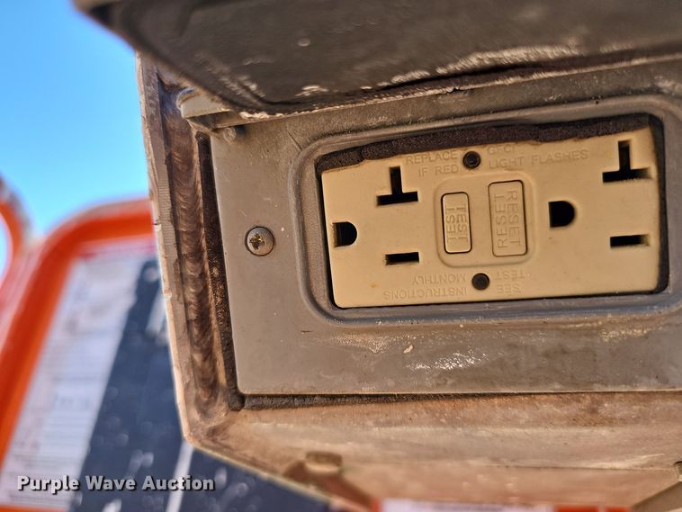 image for item DV0134 2017 Snorkel S3219E scissor lift