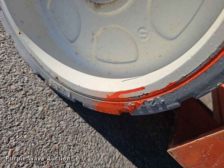 image for item DV0134 2017 Snorkel S3219E scissor lift