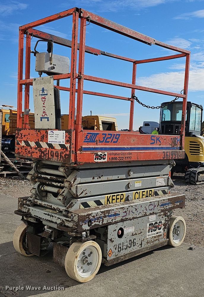 image for item DV0161 2000 Skyjack SJIII 3219 scissor lift