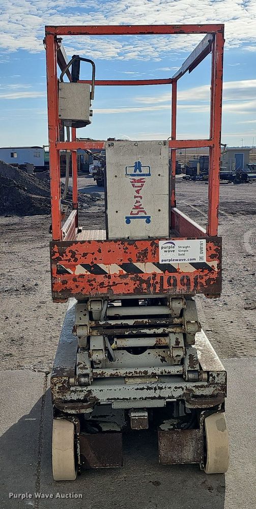 image for item DV0161 2000 Skyjack SJIII 3219 scissor lift
