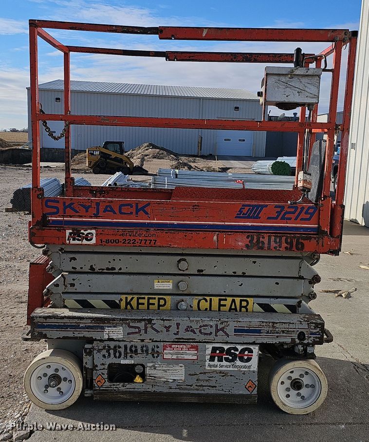 image for item DV0161 2000 Skyjack SJIII 3219 scissor lift