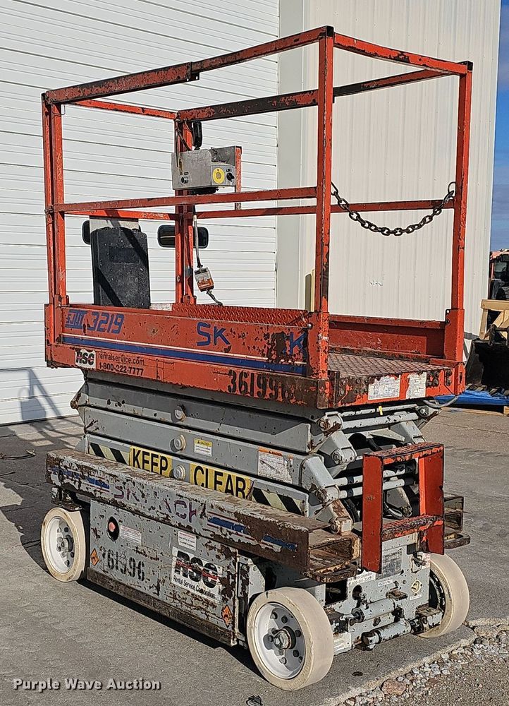 image for item DV0161 2000 Skyjack SJIII 3219 scissor lift