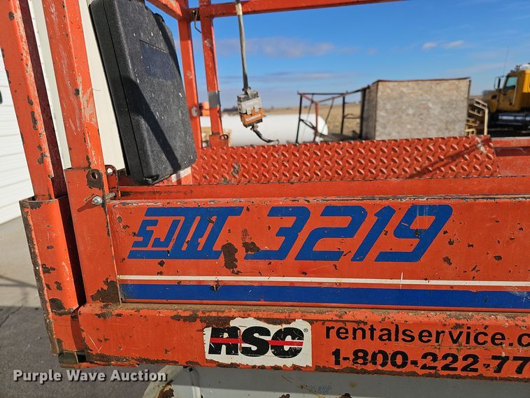 image for item DV0161 2000 Skyjack SJIII 3219 scissor lift
