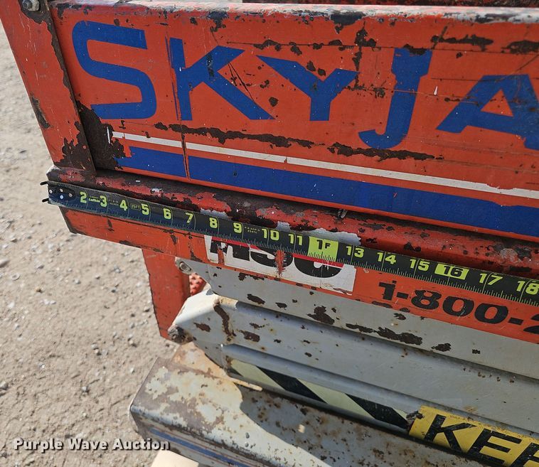 image for item DV0161 2000 Skyjack SJIII 3219 scissor lift