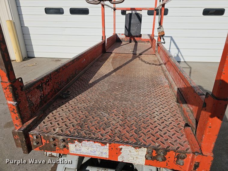 image for item DV0161 2000 Skyjack SJIII 3219 scissor lift