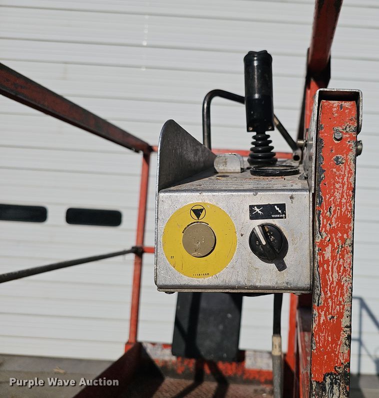 image for item DV0161 2000 Skyjack SJIII 3219 scissor lift