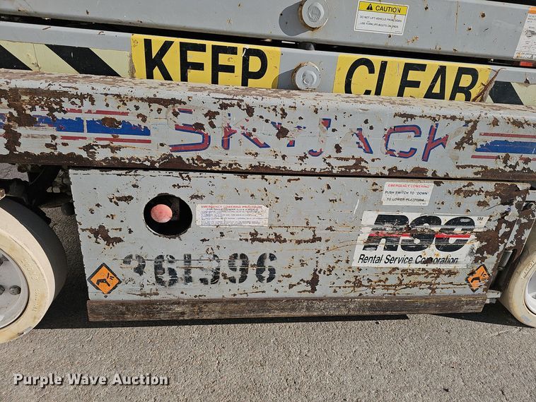 image for item DV0161 2000 Skyjack SJIII 3219 scissor lift