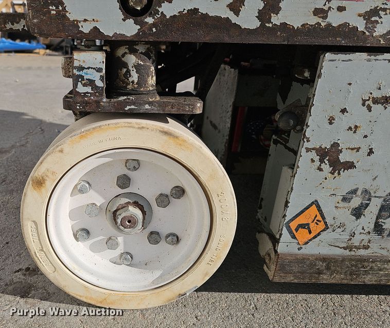 image for item DV0161 2000 Skyjack SJIII 3219 scissor lift