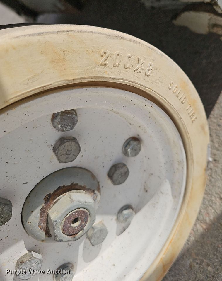 image for item DV0161 2000 Skyjack SJIII 3219 scissor lift