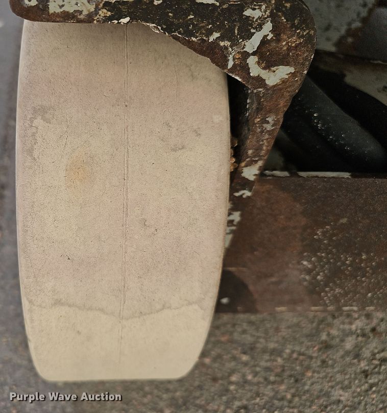 image for item DV0161 2000 Skyjack SJIII 3219 scissor lift