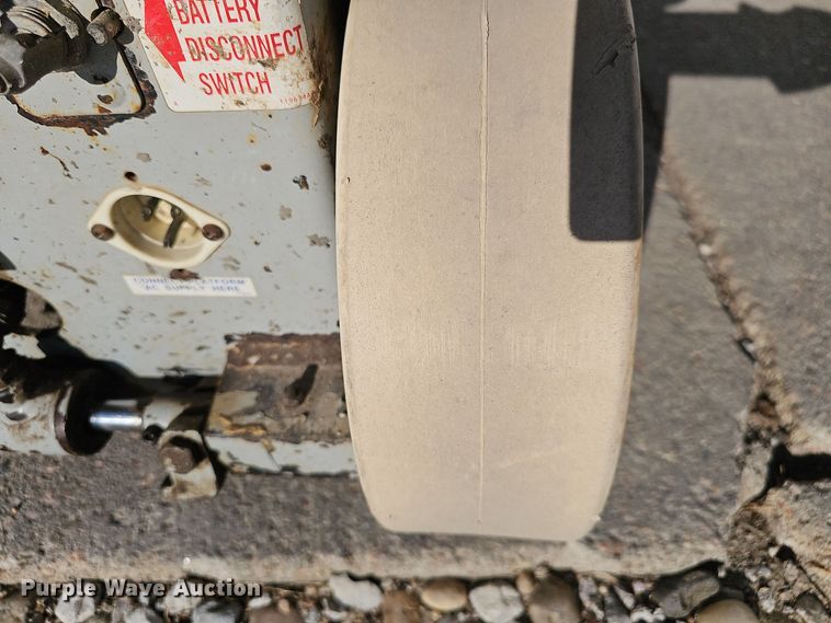 image for item DV0161 2000 Skyjack SJIII 3219 scissor lift