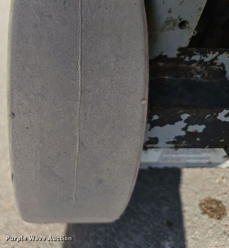 image for item DV0161 2000 Skyjack SJIII 3219 scissor lift