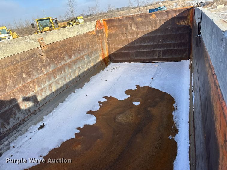 image for item DV0542 2003 Sterling dump truck