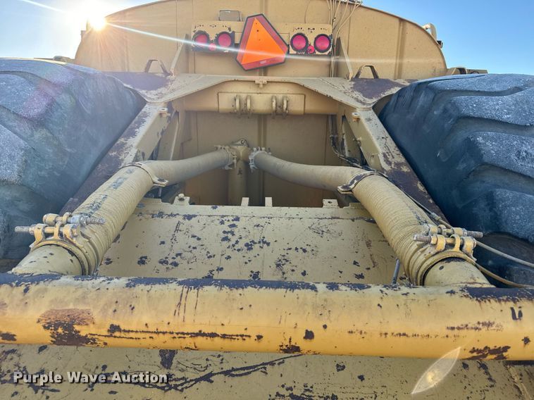 image for item DV2851 1979 Caterpillar 623B water wagon