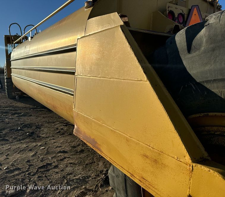 image for item DV2851 1979 Caterpillar 623B water wagon