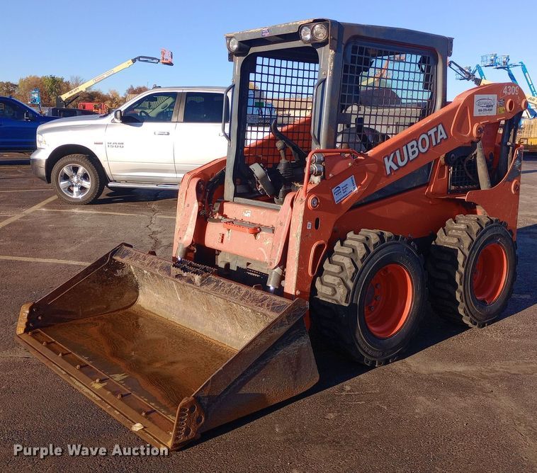 image for item DW0915 2017 Kubota SSV65 skid steer loader