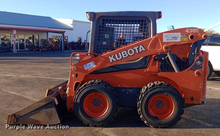 image for item DW0915 2017 Kubota SSV65 skid steer loader