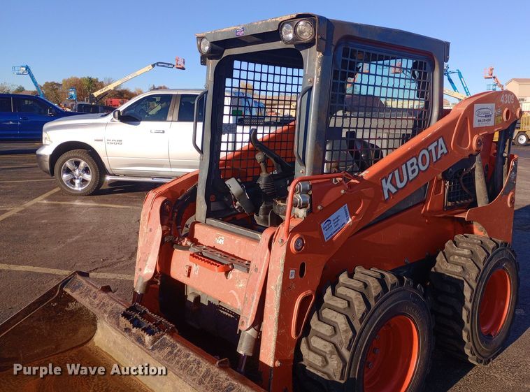 image for item DW0915 2017 Kubota SSV65 skid steer loader