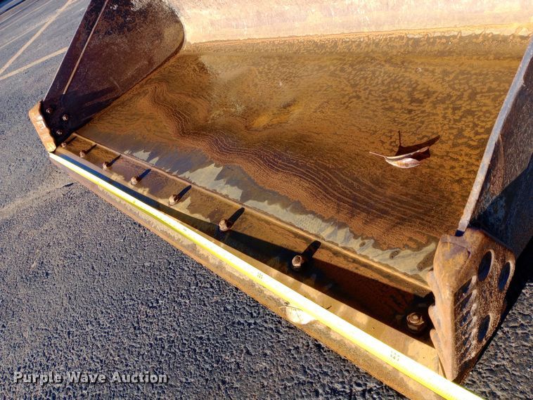 image for item DW0915 2017 Kubota SSV65 skid steer loader