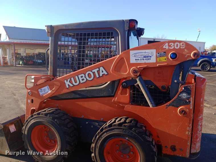 image for item DW0915 2017 Kubota SSV65 skid steer loader