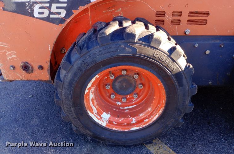 image for item DW0915 2017 Kubota SSV65 skid steer loader