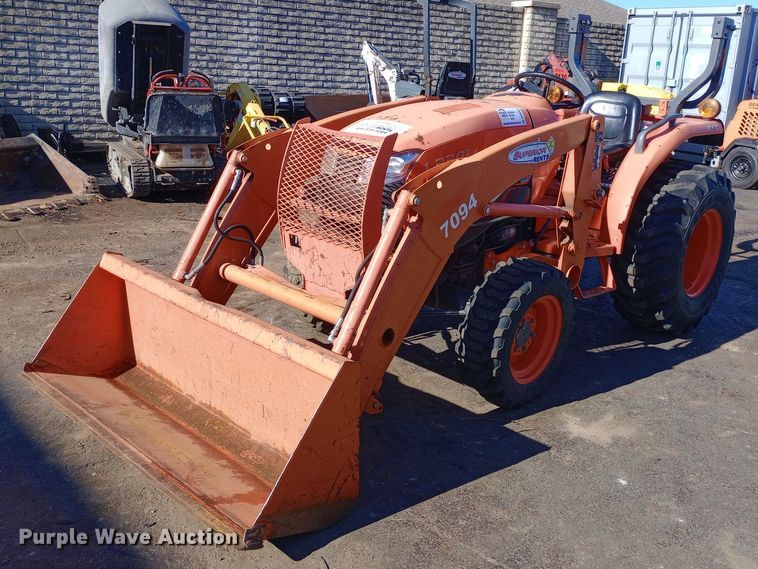 image for item DW0916 Kubota L3301HS tractor