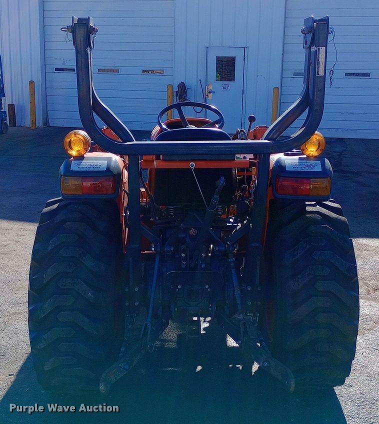 image for item DW0916 Kubota L3301HS tractor