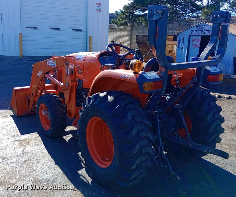 image for item DW0916 Kubota L3301HS tractor