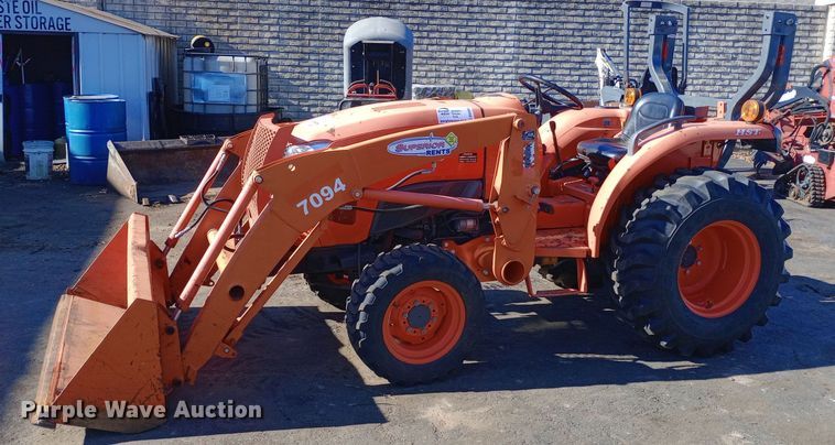 image for item DW0916 Kubota L3301HS tractor