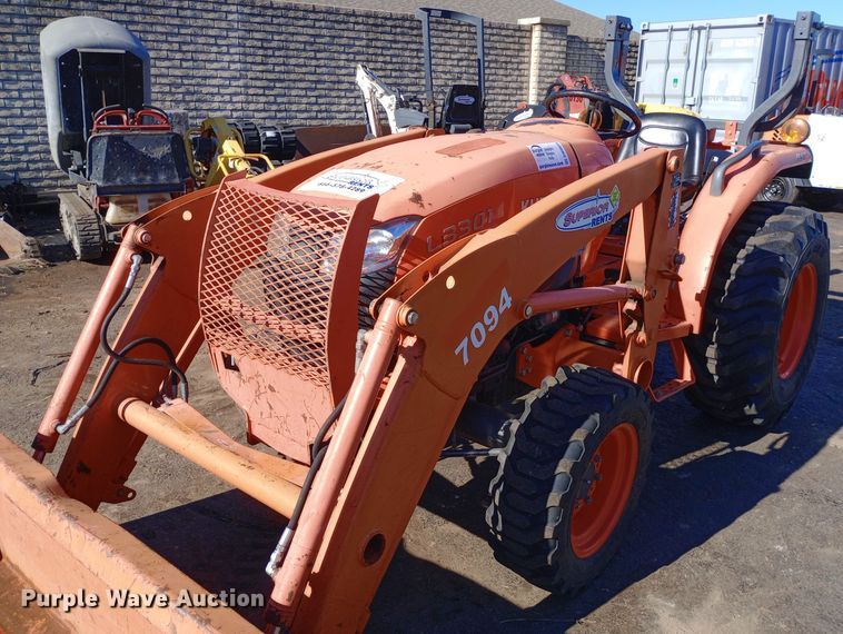 image for item DW0916 Kubota L3301HS tractor