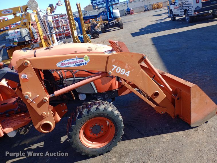 image for item DW0916 Kubota L3301HS tractor