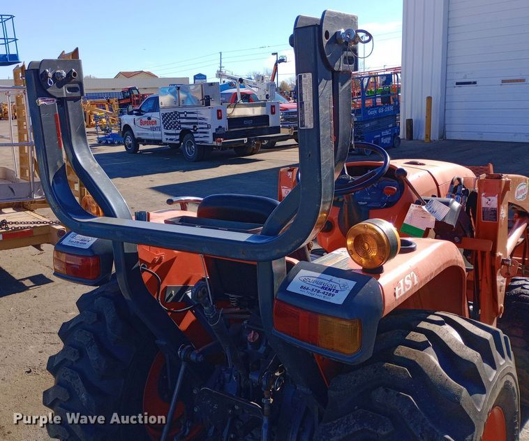 image for item DW0916 Kubota L3301HS tractor