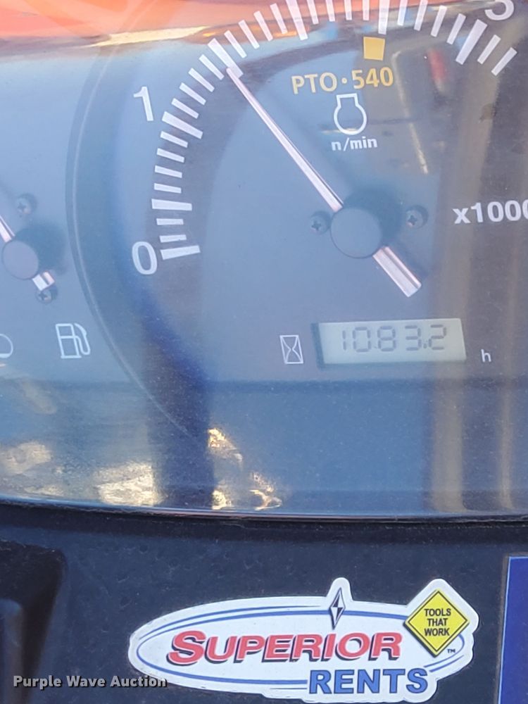 image for item DW0916 Kubota L3301HS tractor