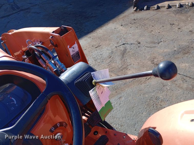 image for item DW0916 Kubota L3301HS tractor