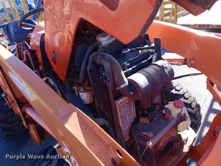 image for item DW0916 Kubota L3301HS tractor