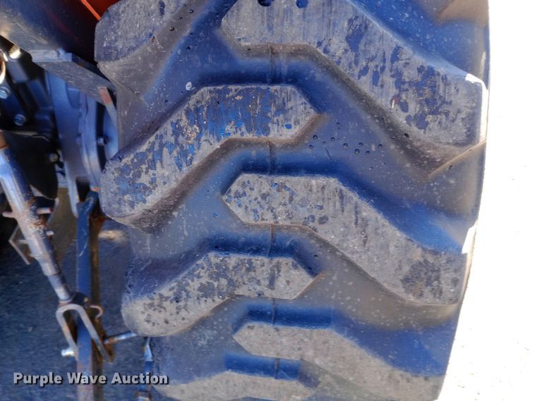 image for item DW0916 Kubota L3301HS tractor