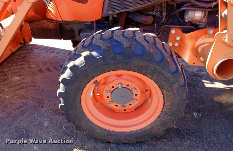 image for item DW0916 Kubota L3301HS tractor