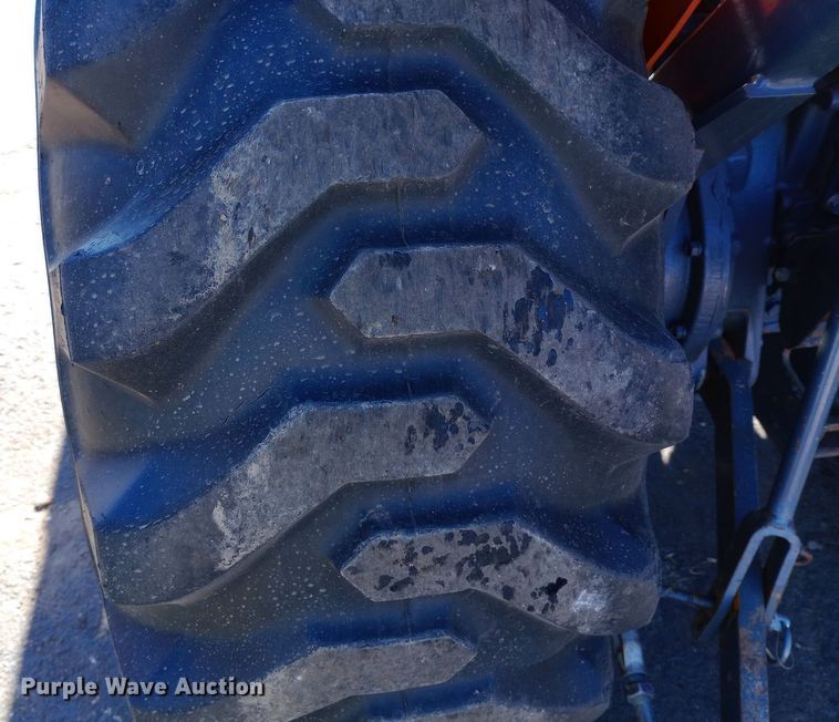 image for item DW0916 Kubota L3301HS tractor