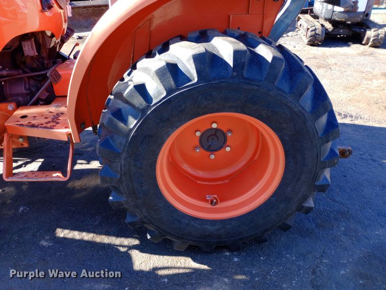 image for item DW0916 Kubota L3301HS tractor