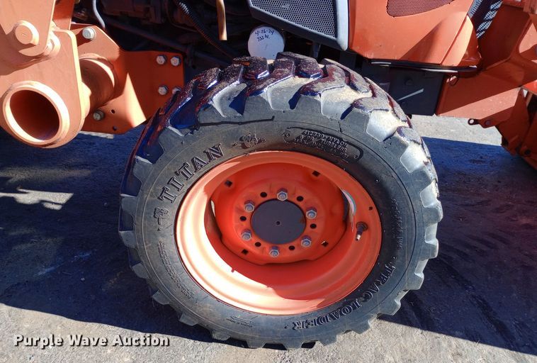 image for item DW0916 Kubota L3301HS tractor