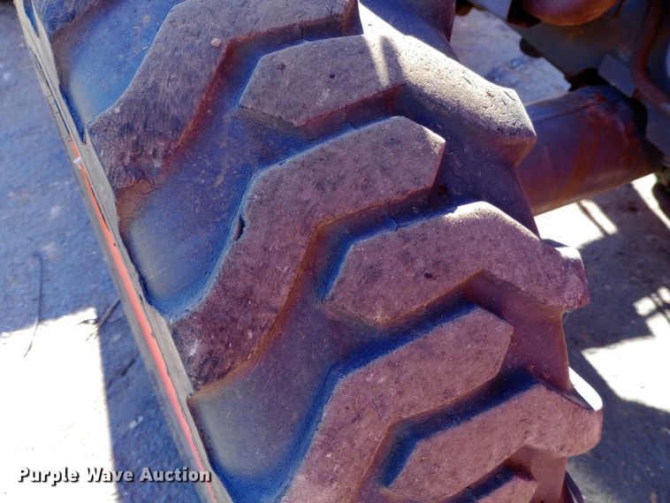 image for item DW0916 Kubota L3301HS tractor