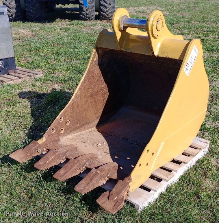 image for item DW0919 Caterpillar  excavator bucket