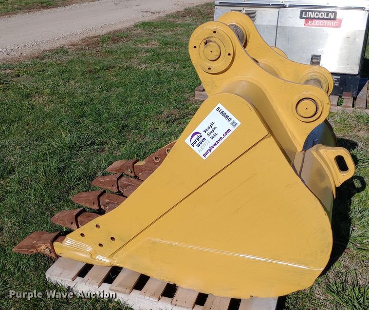 image for item DW0919 Caterpillar  excavator bucket