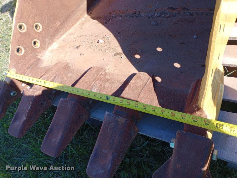 image for item DW0919 Caterpillar  excavator bucket