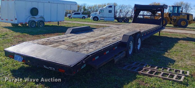 image for item DW0926 2004 Load-Max equipment trailer