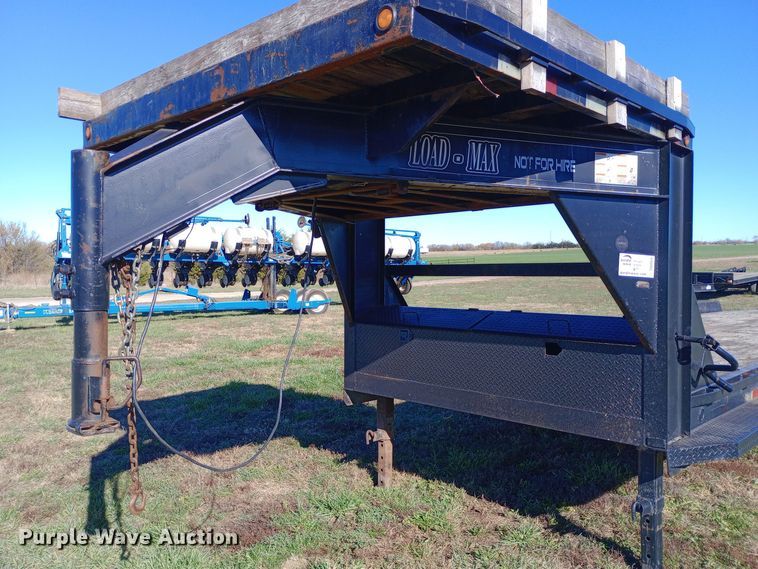 image for item DW0926 2004 Load-Max equipment trailer