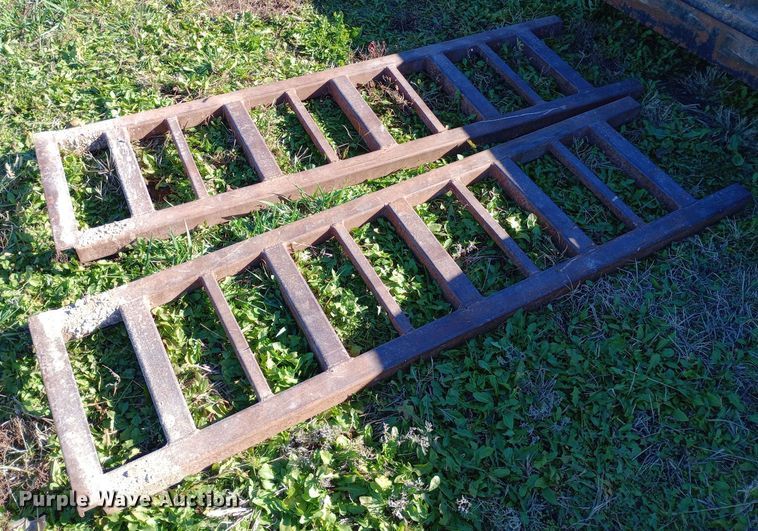 image for item DW0926 2004 Load-Max equipment trailer