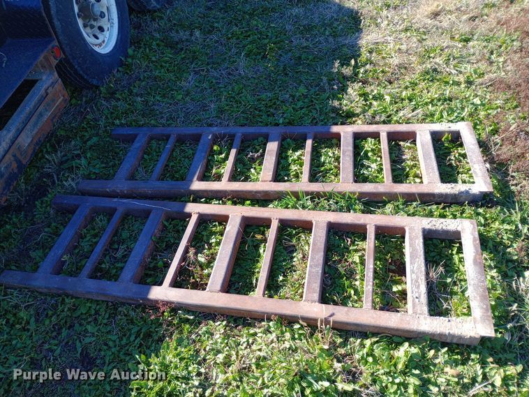 image for item DW0926 2004 Load-Max equipment trailer