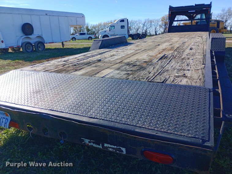 image for item DW0926 2004 Load-Max equipment trailer